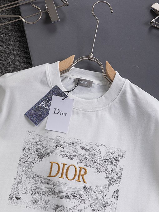 ディオールコピー25ss胸の花のアルファベットロゴ半袖Tシャツ