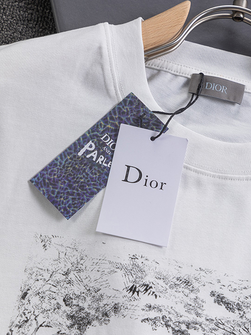 ディオールコピー25ss胸の花のアルファベットロゴ半袖Tシャツ