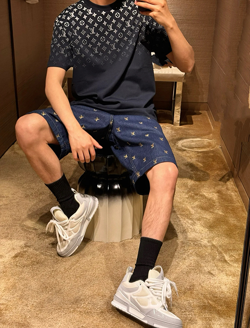 ルイヴィトングラデーションプリント半袖Tシャツ