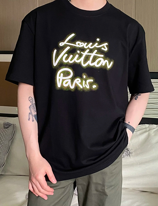 ルイヴィトンネオンロゴ半袖Tシャツ