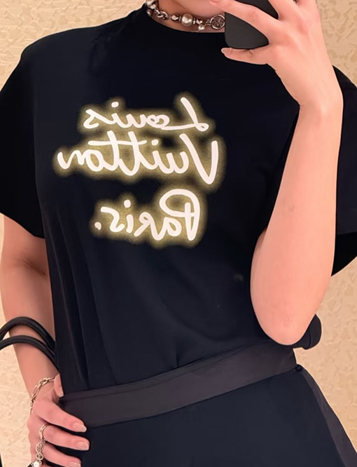 ルイヴィトンネオンロゴ半袖Tシャツ
