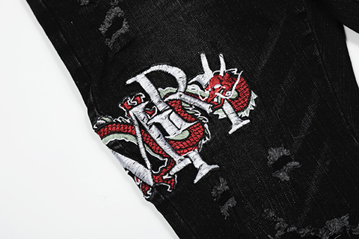 アミリ刺繍ステッカーレザー穴文字スキニージーンズ