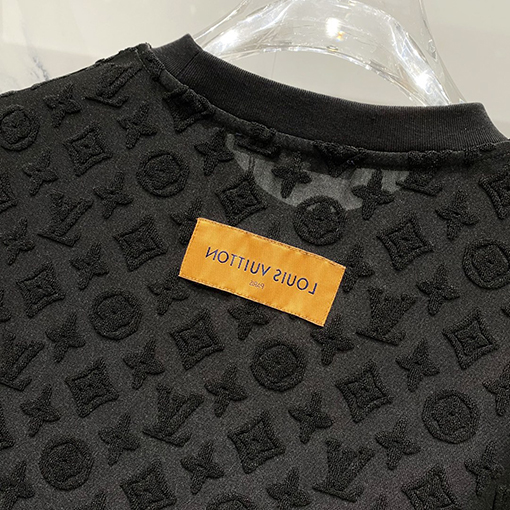 ルイヴィトンロゴダークジャカードロゴ半袖Tシャツ