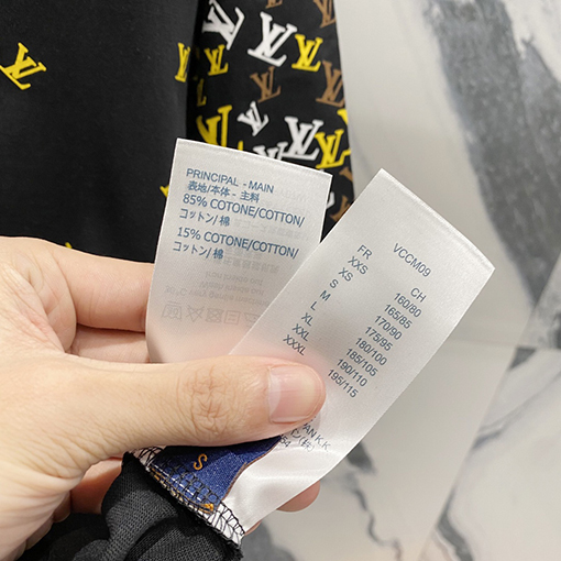 ルイヴィトンフルサイズの小さな文字LV英語プリントロゴロゴ半袖Tシャツ