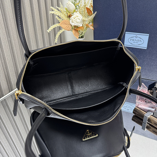 プラダ新しい牛革ショルダーバッグ
