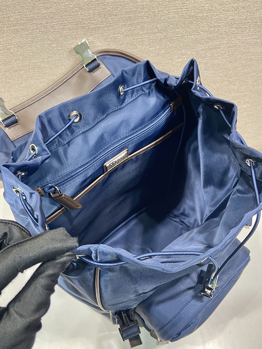 プラダ新しいリュックサック