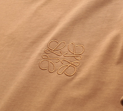 ロエベスーパーコピークラシックな胸の刺繍tシャツ