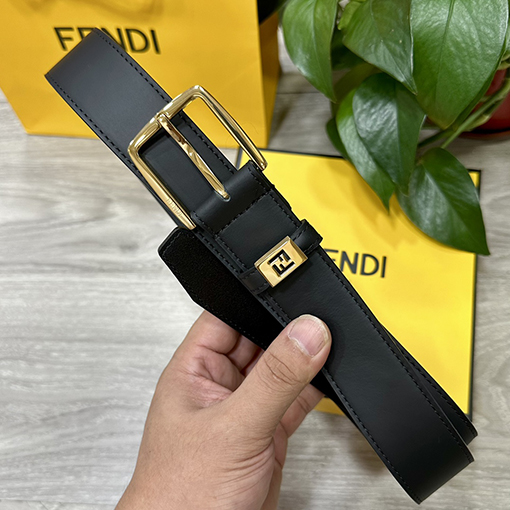 フェンディ35 mm幅の両面トップレザーベルト