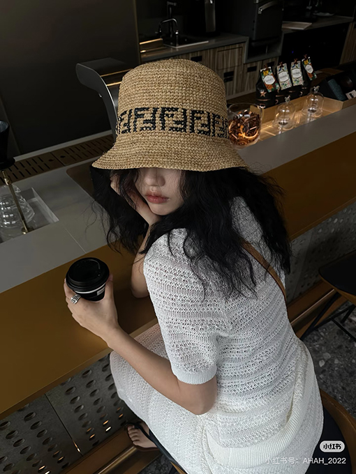 フェンディラフィット草編み麦わら帽