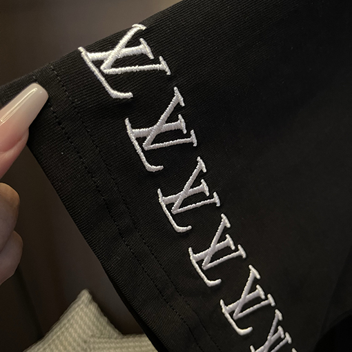 ルイヴィトンスーパーコピー刺繍文字パターンロゴ刺繍T半袖シャツ