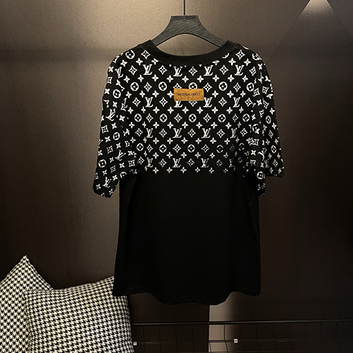 ルイヴィトンフルプリントの半袖Tシャツ