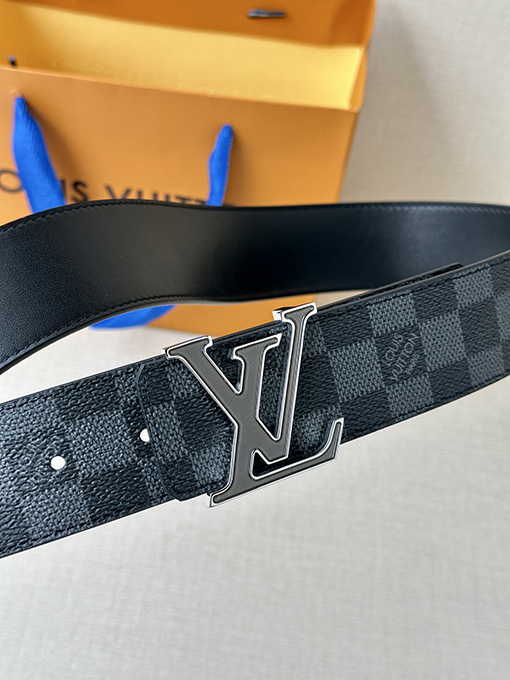 ルイヴィトン LV Initiales バックル 両面ベルト