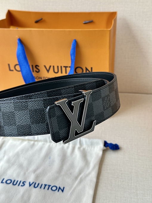 ルイヴィトン LV Initiales バックル 両面ベルト