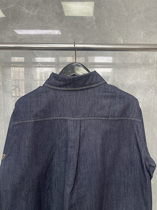トムブラウン金蛇刺繍デニムシャツ