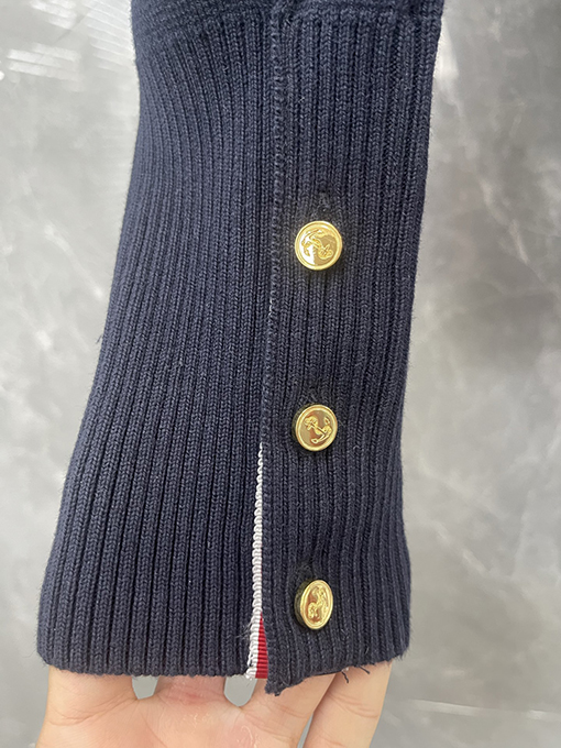 トムブラウンヘビ刺繍ニットカーディガン