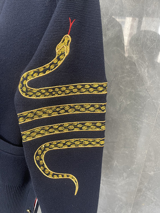トムブラウンヘビ刺繍ニットカーディガン