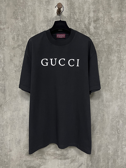 グッチ25ssクラシックロゴプリントヘビーポンド半袖Tシャツ