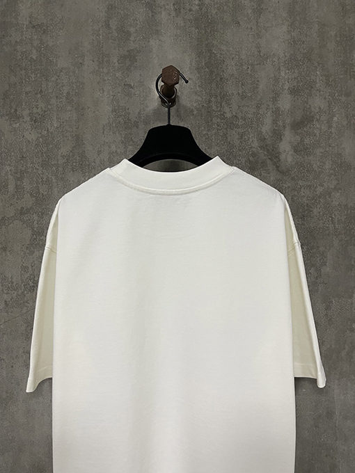 グッチ25ssクラシックロゴプリントヘビーポンド半袖Tシャツ