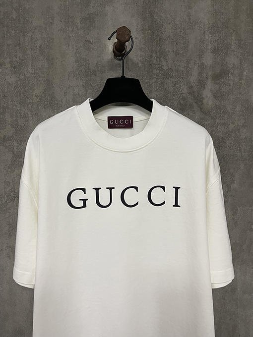 グッチ25ssクラシックロゴプリントヘビーポンド半袖Tシャツ