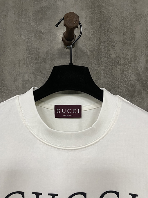 グッチ25ssクラシックロゴプリントヘビーポンド半袖Tシャツ