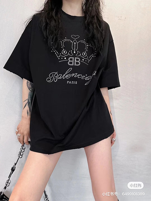 バレンシアガクラウンロゴラインストーン ヴィンテージ風ウォッシュTシャツ