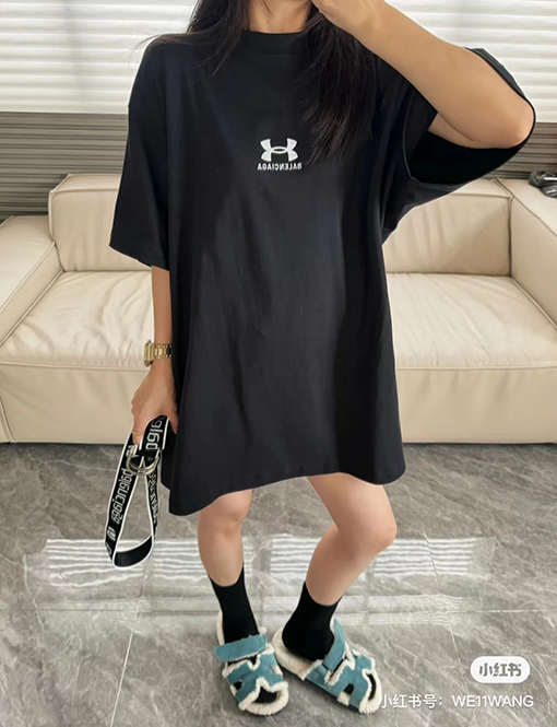 バレンシアガ×アンダーアーマー 刺繍入り半袖Tシャツ