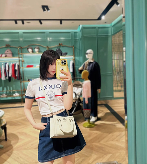 グッチミニバッジプリント 半袖Tシャツ
