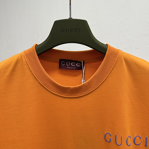 グッチスーパーコピー 三色アルファベットプリント 半袖Tシャツ