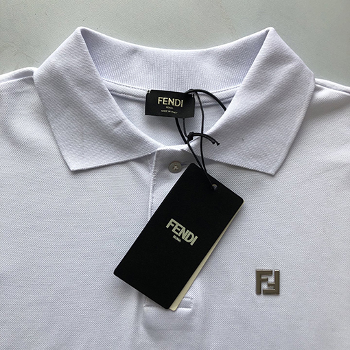 フェンディ 金属ロゴ付きポロシャツ