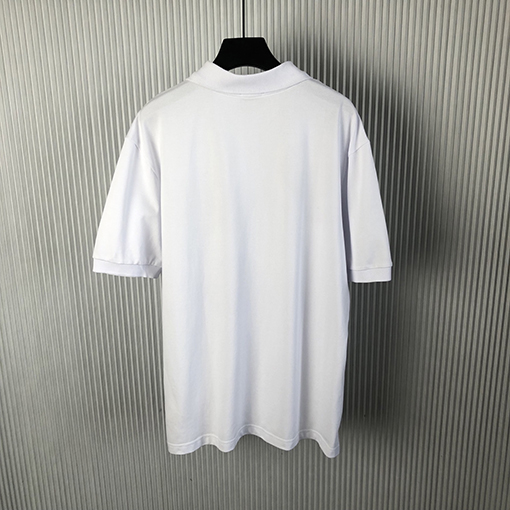 フェンディ 金属ロゴ付きポロシャツ