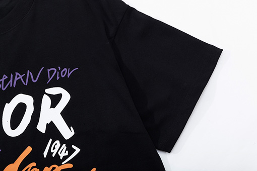 ディオールスーパーコピー CDロゴ グラフィティプリント 半袖Tシャツ