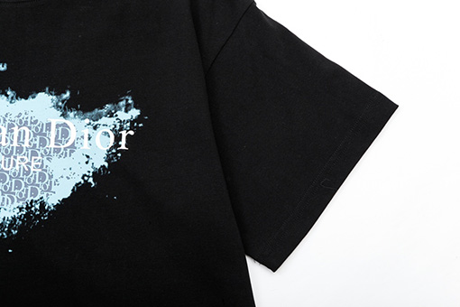 ディオールCDロゴ スプレーペイント風 グラフィックプリントTシャツ