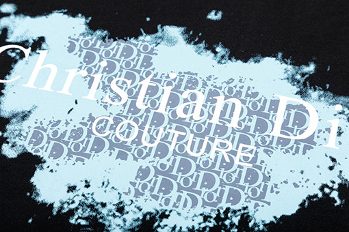 ディオールCDロゴ スプレーペイント風 グラフィックプリントTシャツ