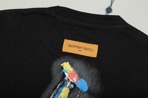ルイヴィトンコピー手描き風 グラフィティ ロゴ プリント 半袖Tシャツ