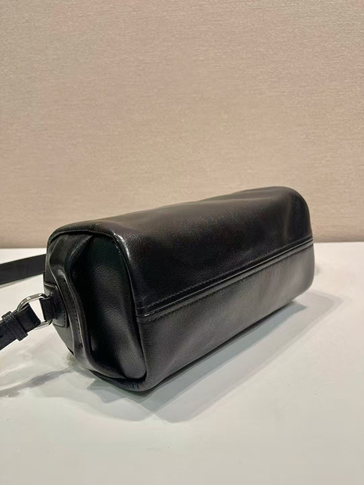 プラダ  ボストンハンドバッグ