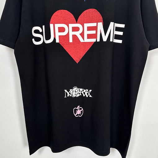 シュプリーム SS25 ANNOUNCING Loveロゴ入りTEE