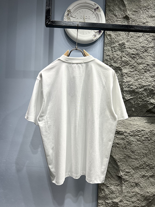 グッチコピーダブルレイヤード風ロゴプリントTシャツ