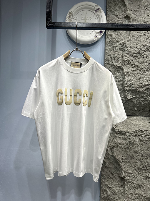 グッチコピーダブルレイヤード風ロゴプリントTシャツ