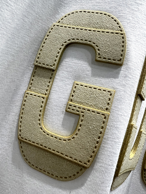 グッチコピーダブルレイヤード風ロゴプリントTシャツ