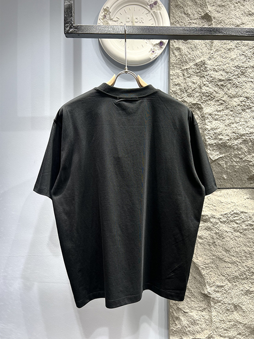 グッチコピーダブルレイヤード風ロゴプリントTシャツ