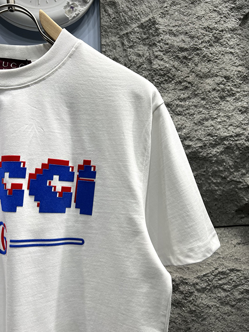 グッチ Gロゴ 幻影フロッキープリントTシャツ