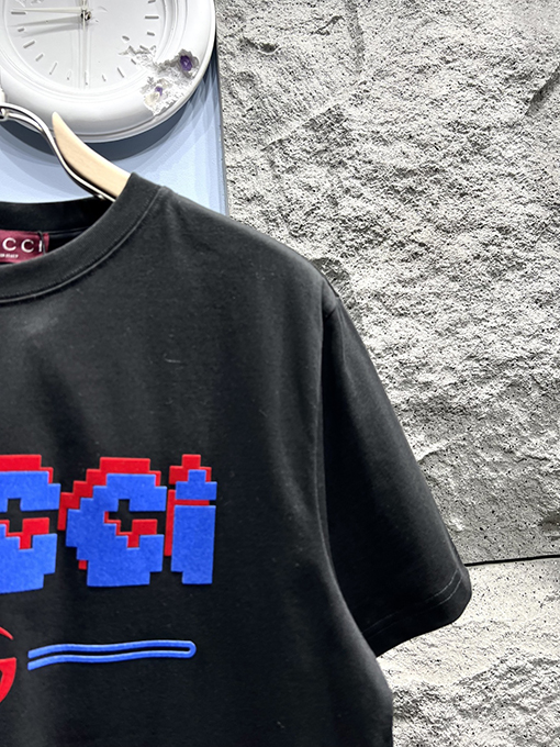 グッチ Gロゴ 幻影フロッキープリントTシャツ