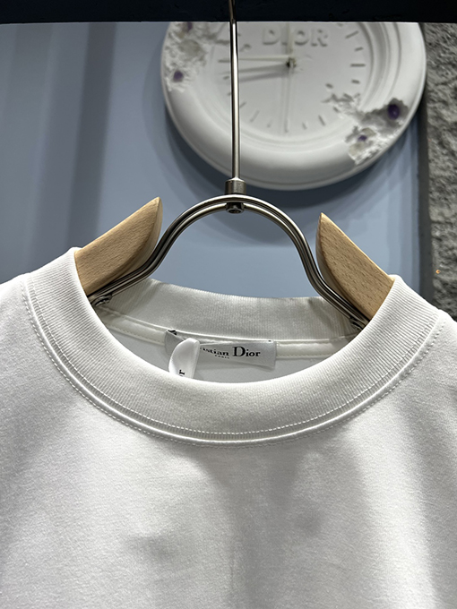 ディオールスーパーコピー グラフィティ風ロゴプリント 半袖Tシャツ
