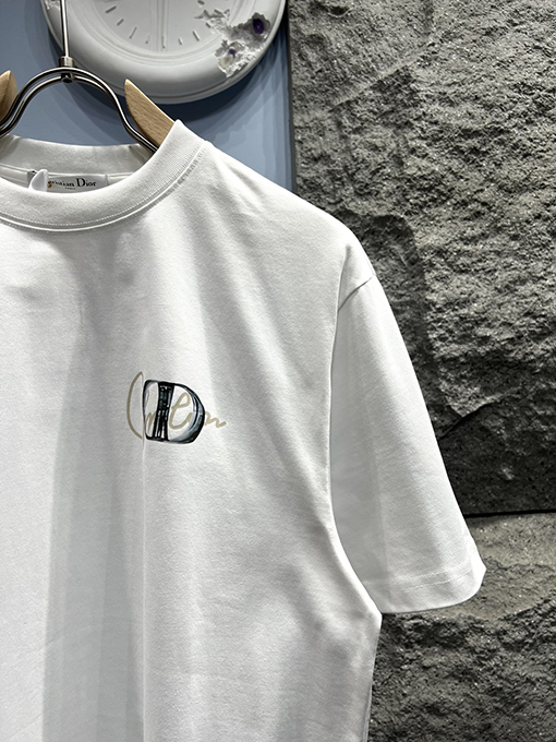 ディオールスーパーコピー グラフィティ風ロゴプリント 半袖Tシャツ