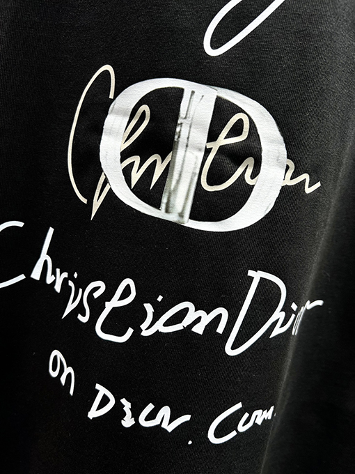 ディオールスーパーコピー グラフィティ風ロゴプリント 半袖Tシャツ