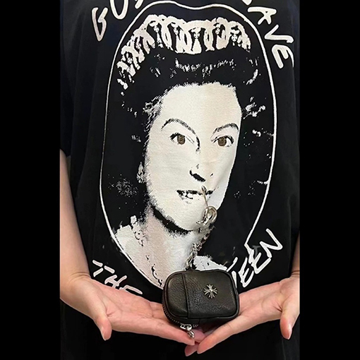 クロムハーツイギリス女王ピンモチーフ 半袖Tシャツ