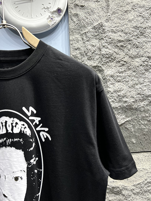 クロムハーツイギリス女王ピンモチーフ 半袖Tシャツ