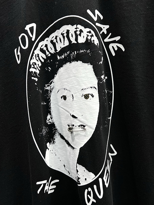 クロムハーツイギリス女王ピンモチーフ 半袖Tシャツ