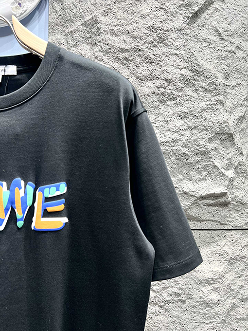 ロエベ 発泡プリント 配色グラフィティ風ロゴ 半袖Tシャツ