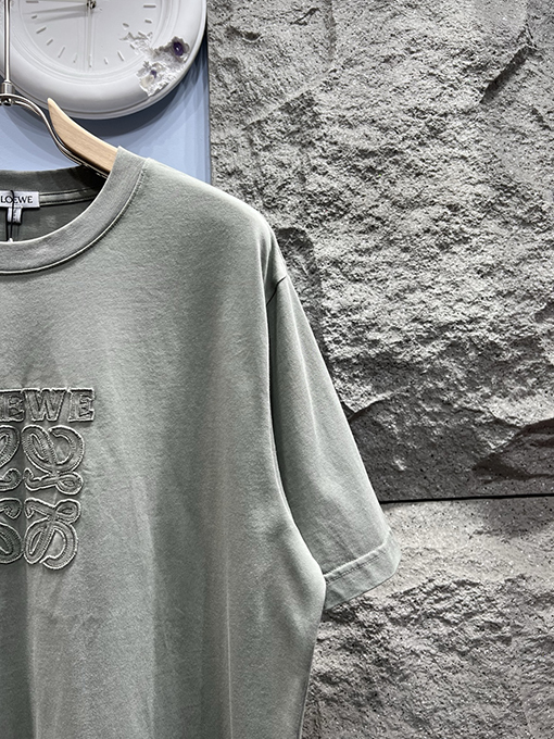 ロエベコピー フェルトロゴ パッチ付き 半袖Tシャツ